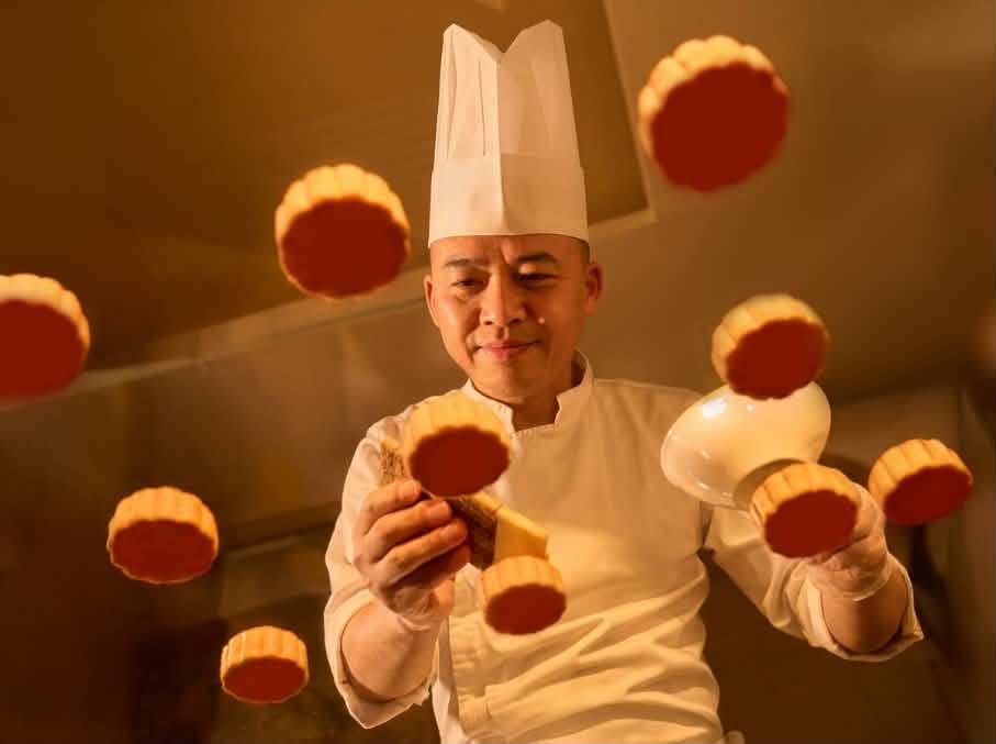 Executive Chef Andy Fung พร้อมขนมไหว้พระจันทร์