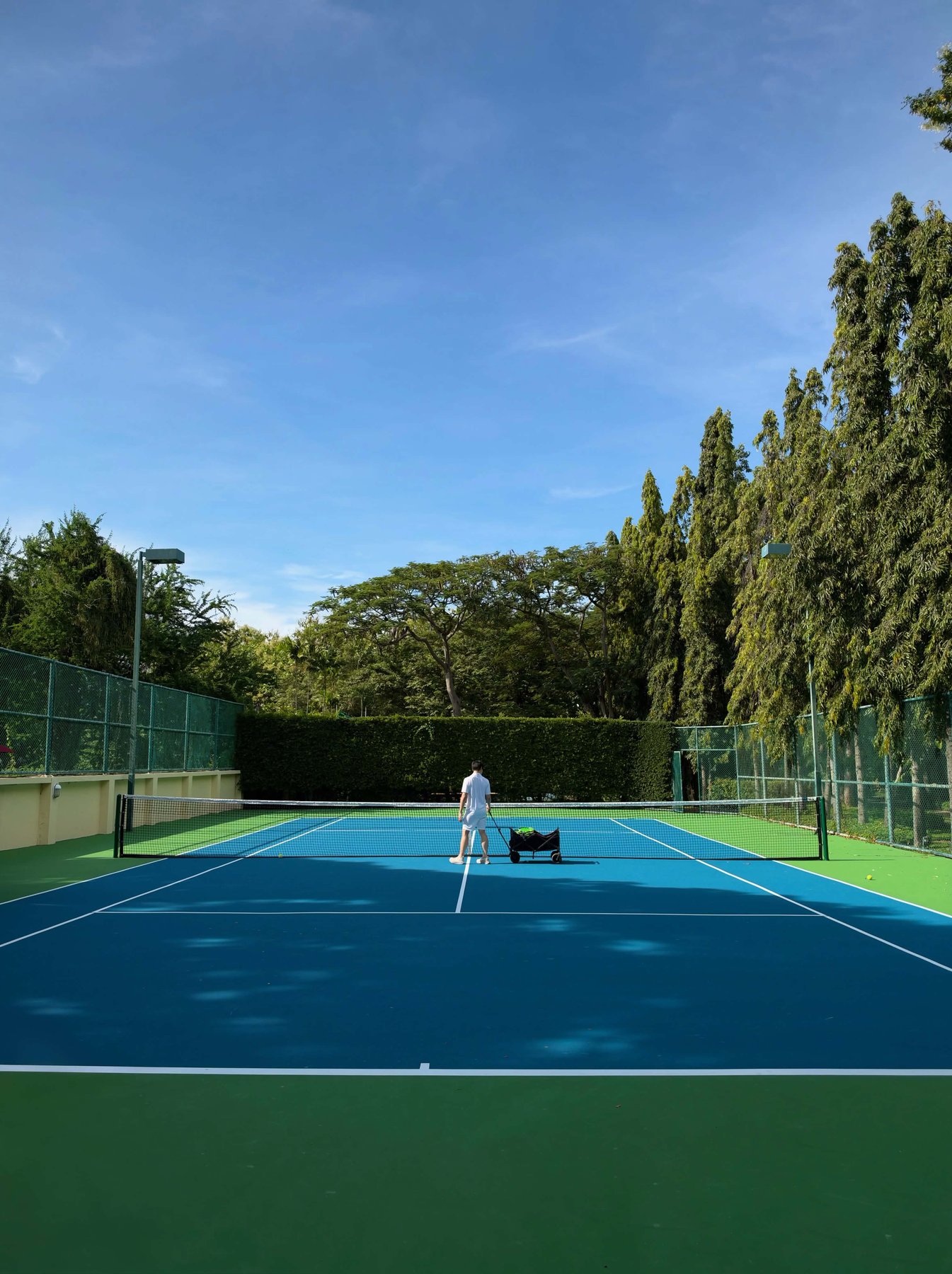 สนามเทนนิสภายในรีสอร์ต