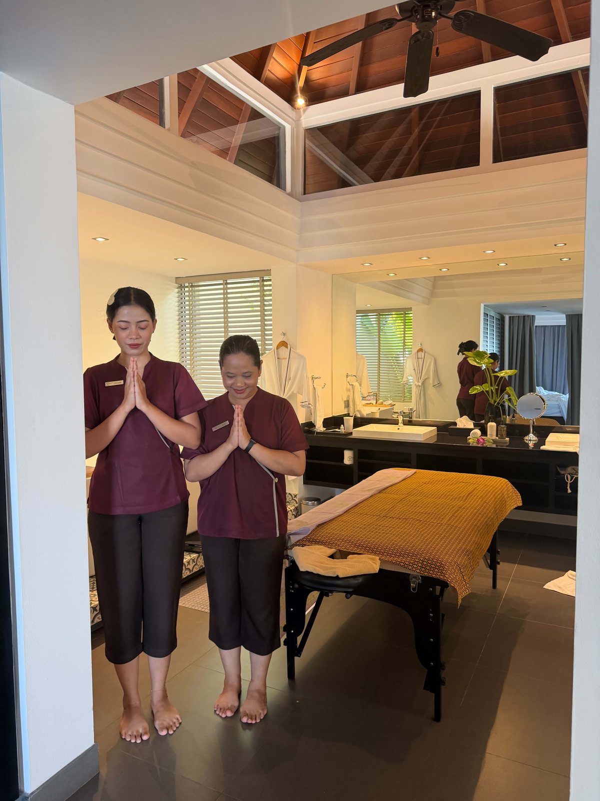 วิวพระอาทิตย์ตกจาก 360 Bar ที่ The Pavilions Phuket